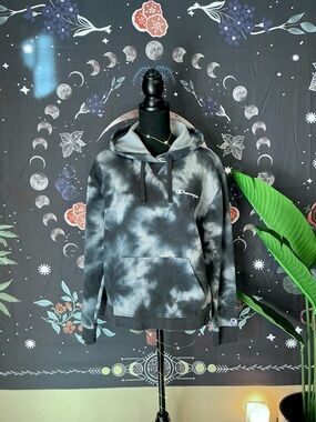 Champion Tie-Dye Sweater 🖤
